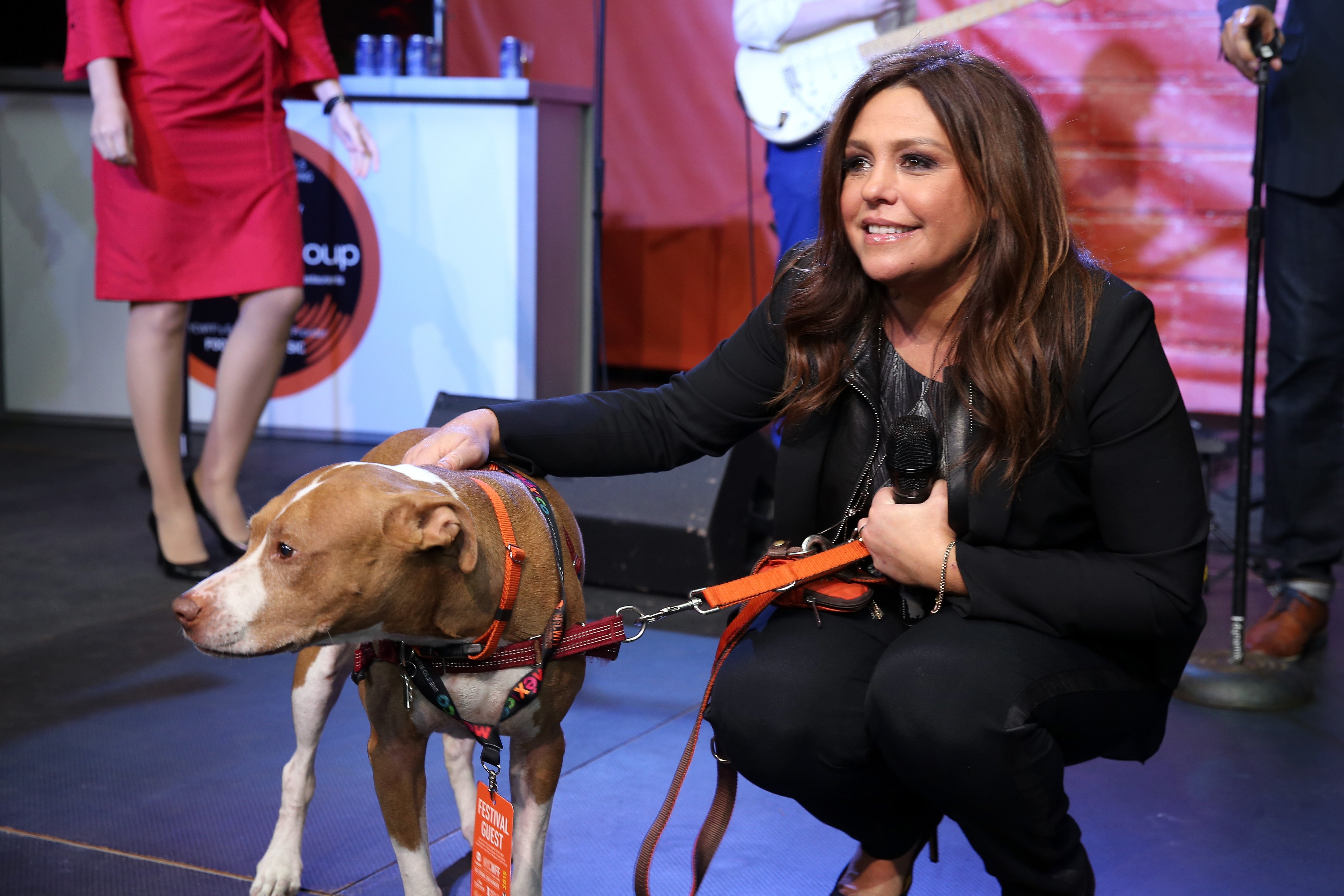 Celebrity chef Rachael Ray poses with her beloved pit bull Isaboo in 2015