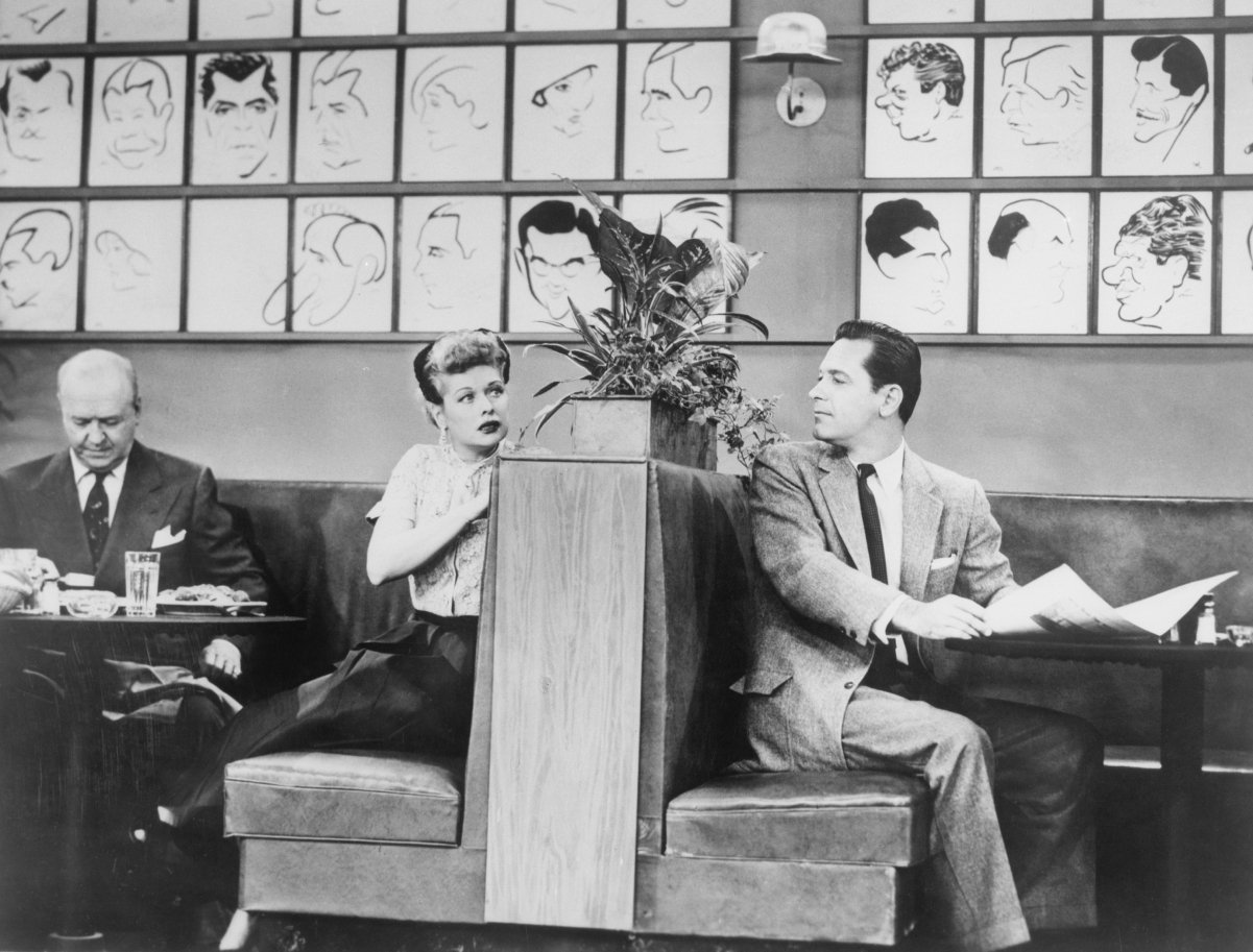 (L to R): William Frawley, Lucille Ball, and William Holden in the 'L.A. at Last!' episode of 'I Love Lucy'. The scene takes place in the Brown Derby, 1955.