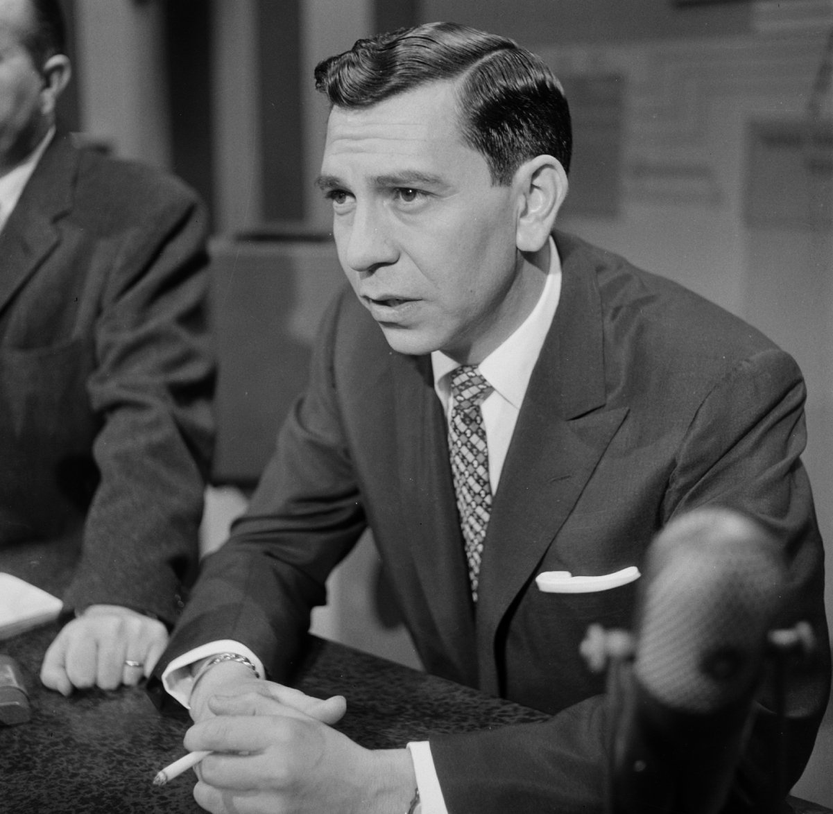 'Dragnet' star Jack Webb dressed in a suit and tie in 1955