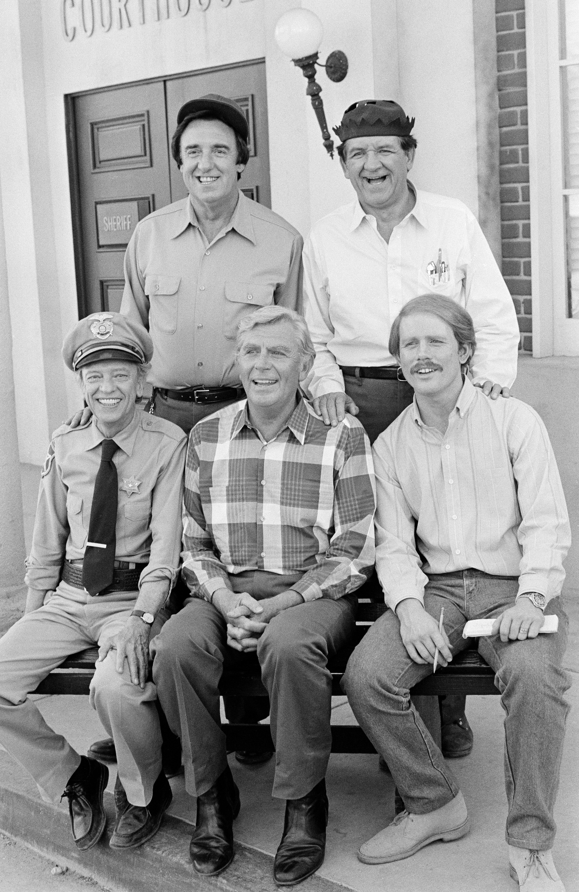 'Return to Mayberry' partial cast: (L to R standing): Jim Nabors as Gomer Pyle and George Lindsey as Goober Pyle; (L to R seated): Don Knotts as Barney Fife, Andy Griffith as Andy Taylor, and Ron Howard as Opie Taylor