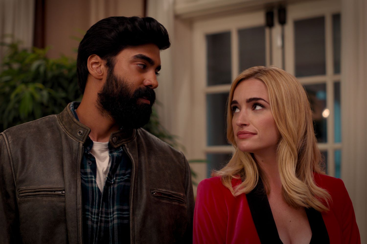 Ginny & Georgia (L-R) Raymond Ablack as Joe and Brianne Howey as Georgia