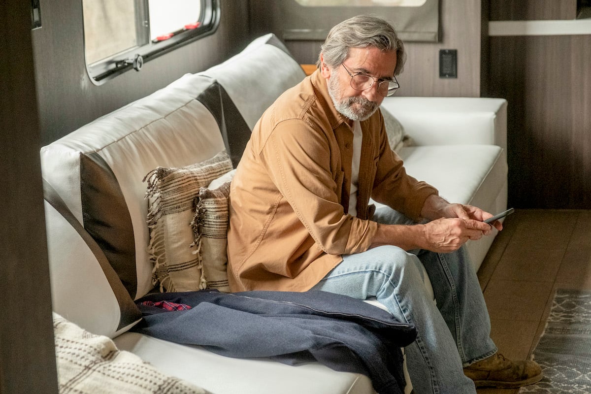 THIS IS US -- "Strangers: Part Two" Episode 418 -- Pictured: Griffin Dunne as Nicky