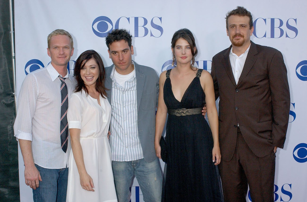Cast of How I Met Your Mother on the red carpet in 2006