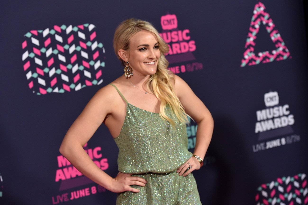 Jamie Lynn Spears on the red carpet in green romper in 2016