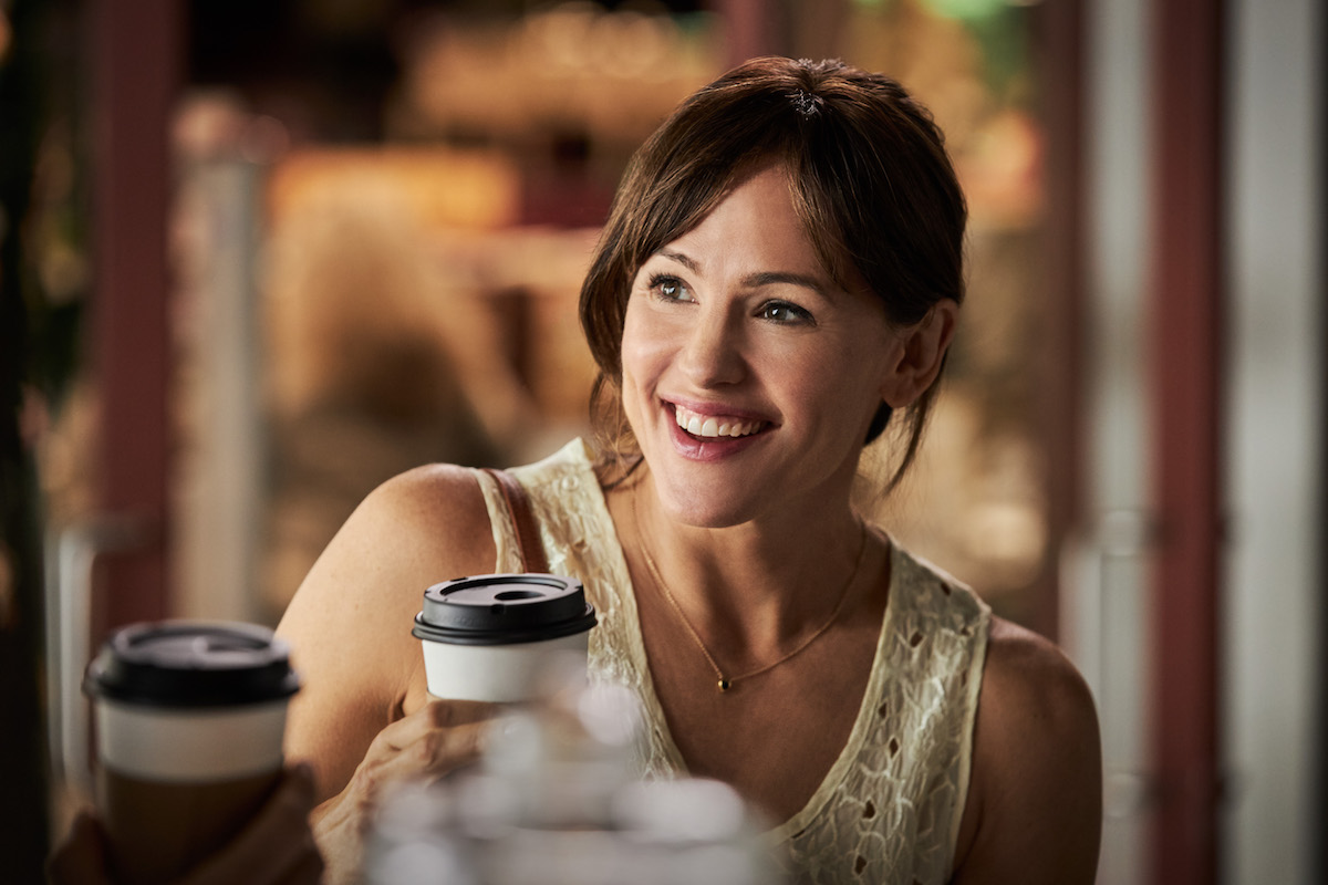 Jennifer Garner holding a coffee cup in Yes Day