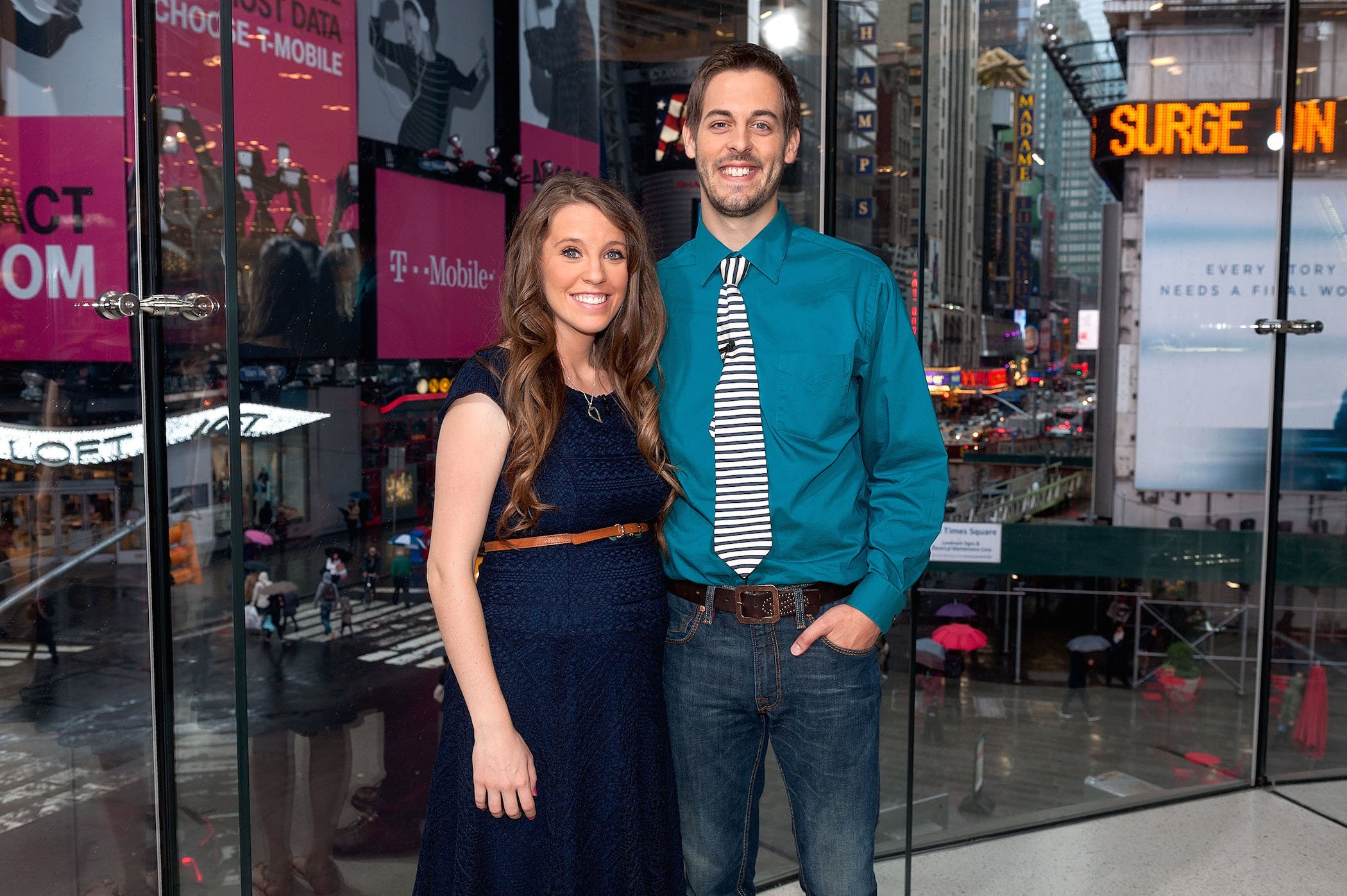Former 'Counting On' stars Jill Duggar Dillard (L) from the Duggar family standing next to her husband, Derick Dillard, while visiting 'Extra' at their New York studios