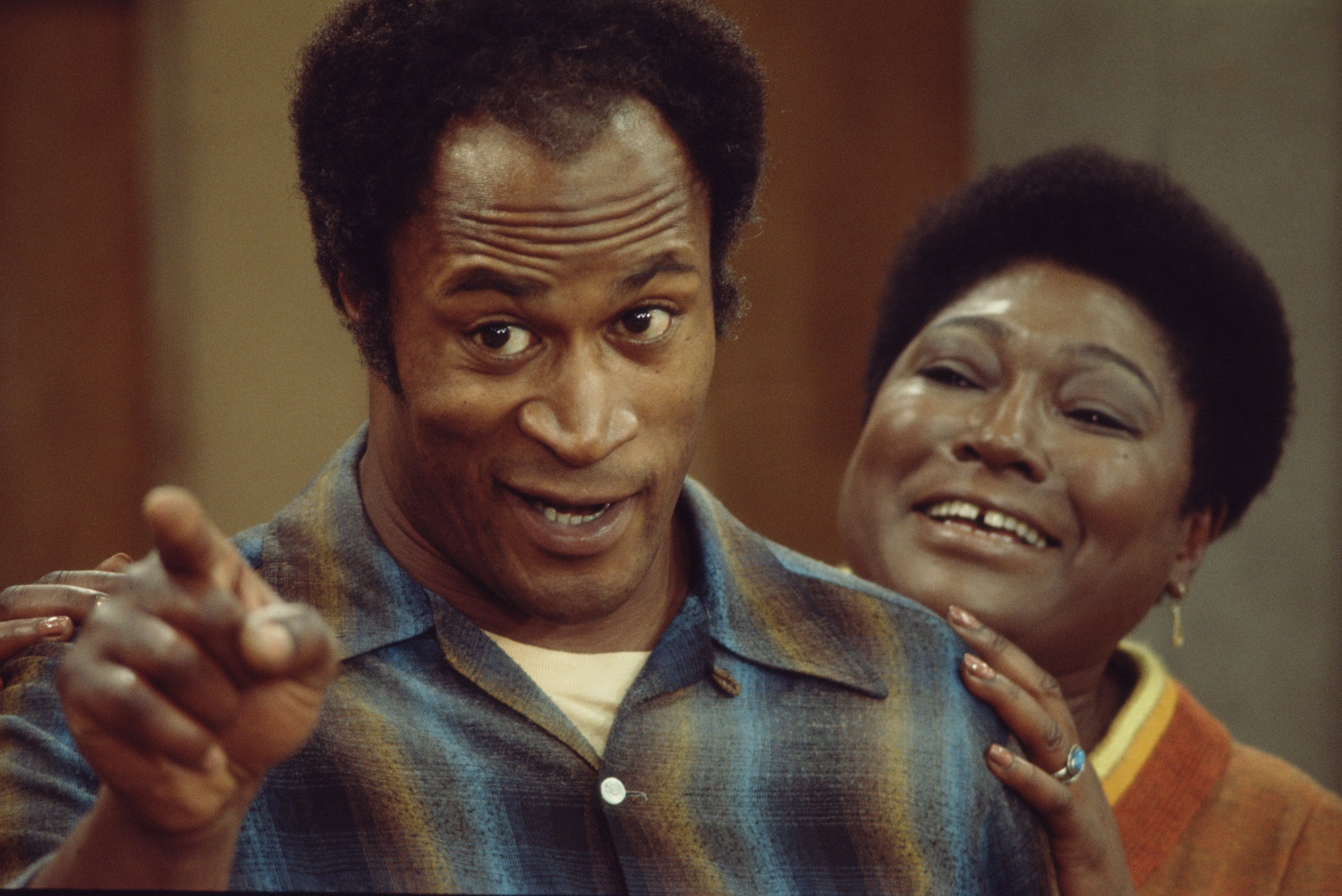 John Amos pointing with Esther Rolle behind him