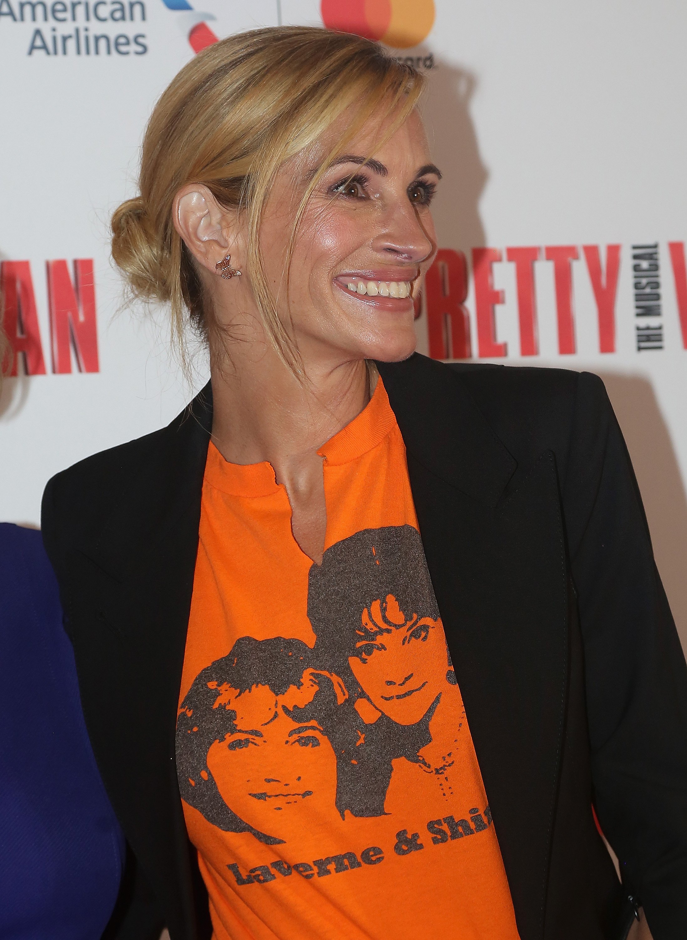 Julia Roberts smiling in T-shirt and blazer at a Pretty Woman-based musical