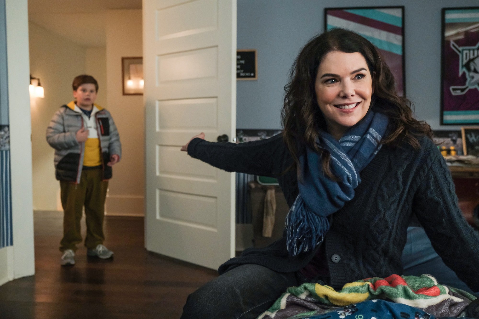 Lauren Graham points to Maxwell Simkins