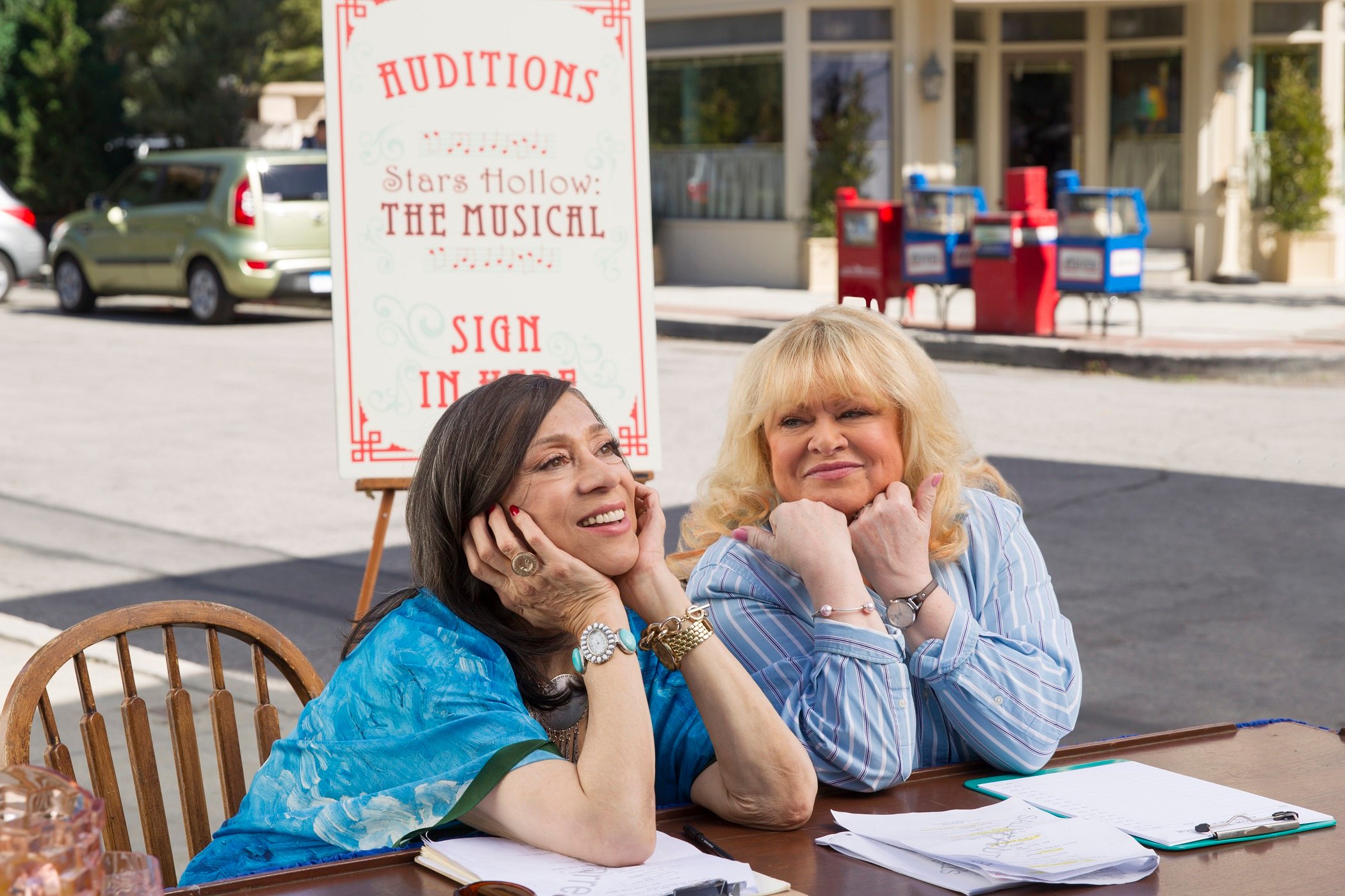 Liz Torres as Miss Patty and Sally Struthers as Babette in 'Gilmore Girls: A Year in the Life'