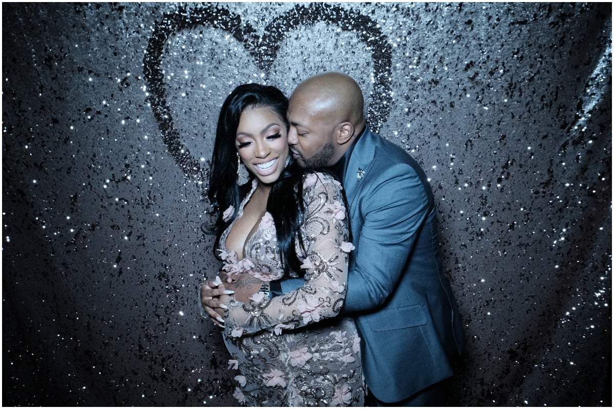 'RHOA' star Porsha Williams and Dennis McKinley pose while she's pregnant with Pilar Jhena.