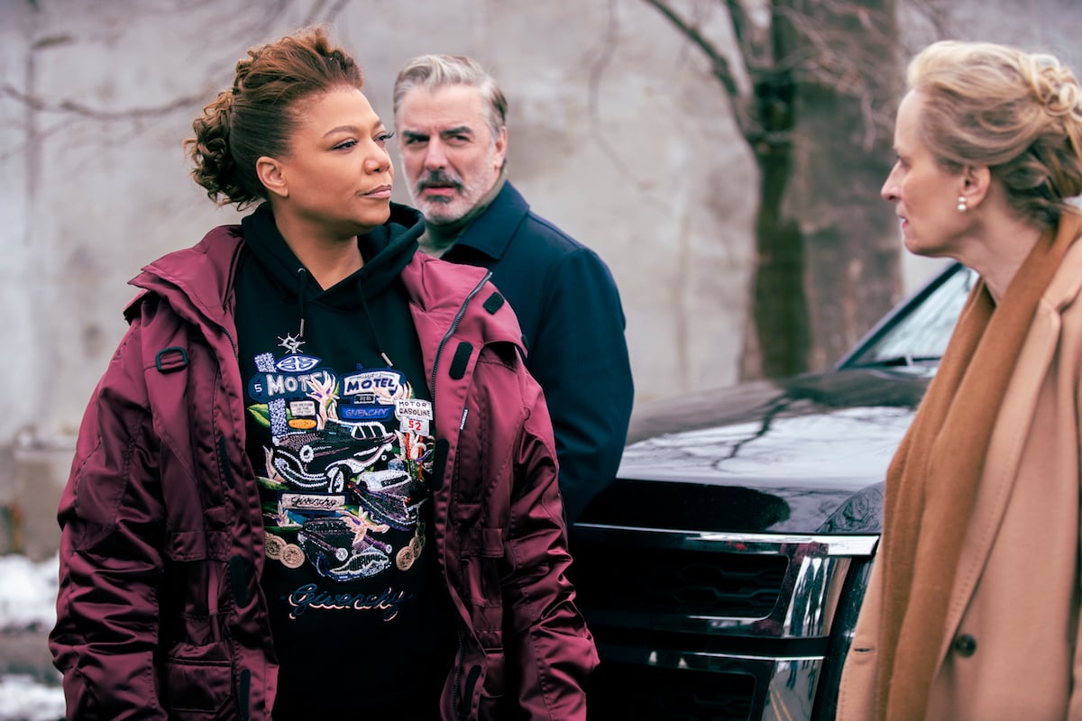 Queen Latifah as Robyn McCall talking to a woman in episode of the Equalizer