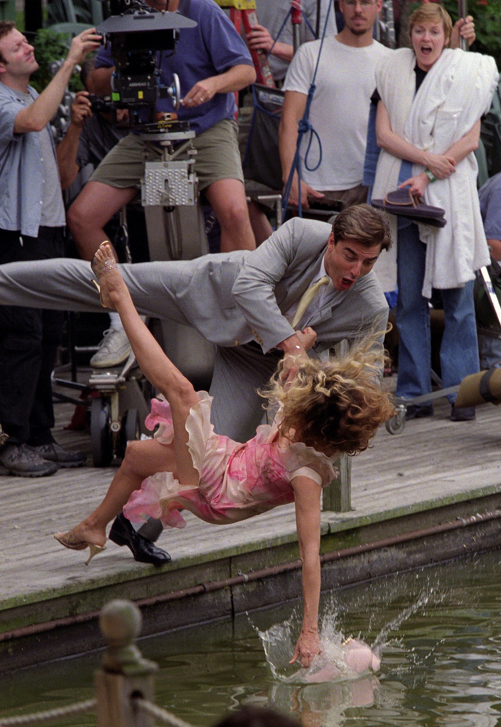 Sarah Jessica Parker as Carrie Bradshaw and Chris Noth as Mr. Big fall into Central Park Lake while filming a season 3 scene for 'Sex and the City'