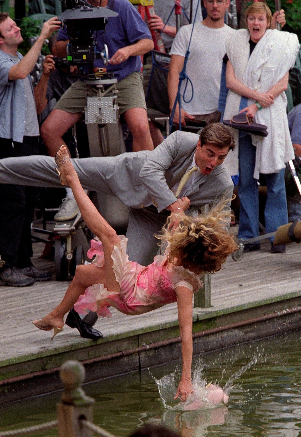 Sarah Jessica Parker as Carrie Bradshaw and Chris Noth as Mr. Big fall into Central Park Lake while filming a season 3 scene for 'Sex and the City'