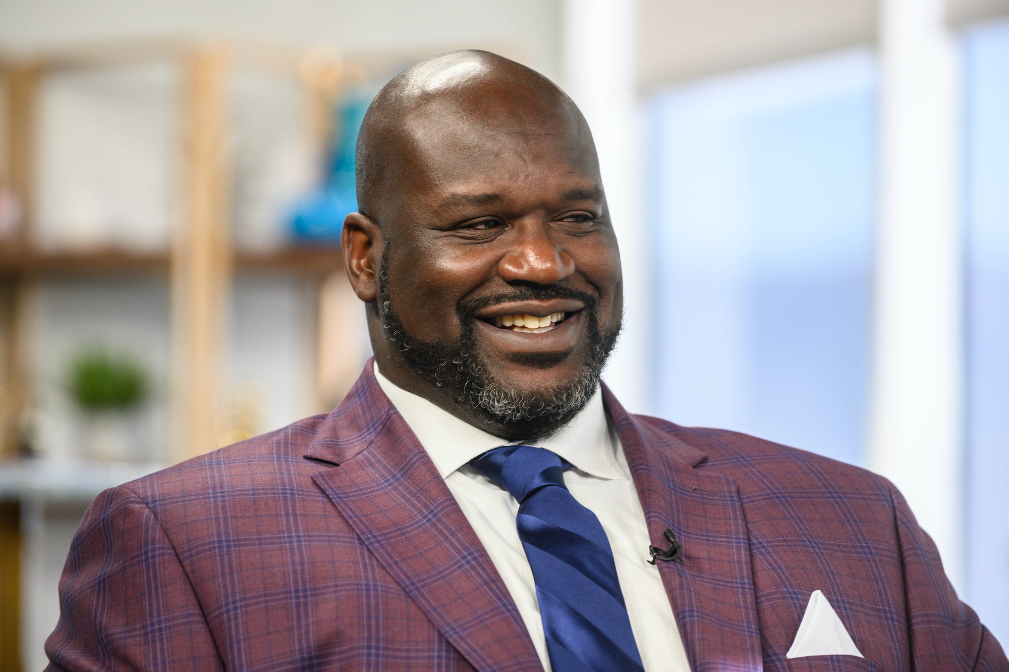 Shaquille O'Neal laughing, turned to the side