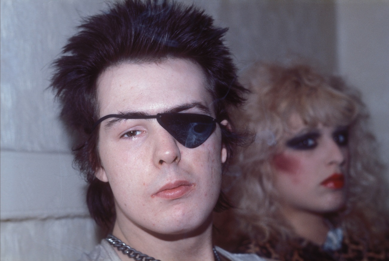 1978: Sid Vicious of the Sex Pistols poses with Nancy Spungen at their flat in London.