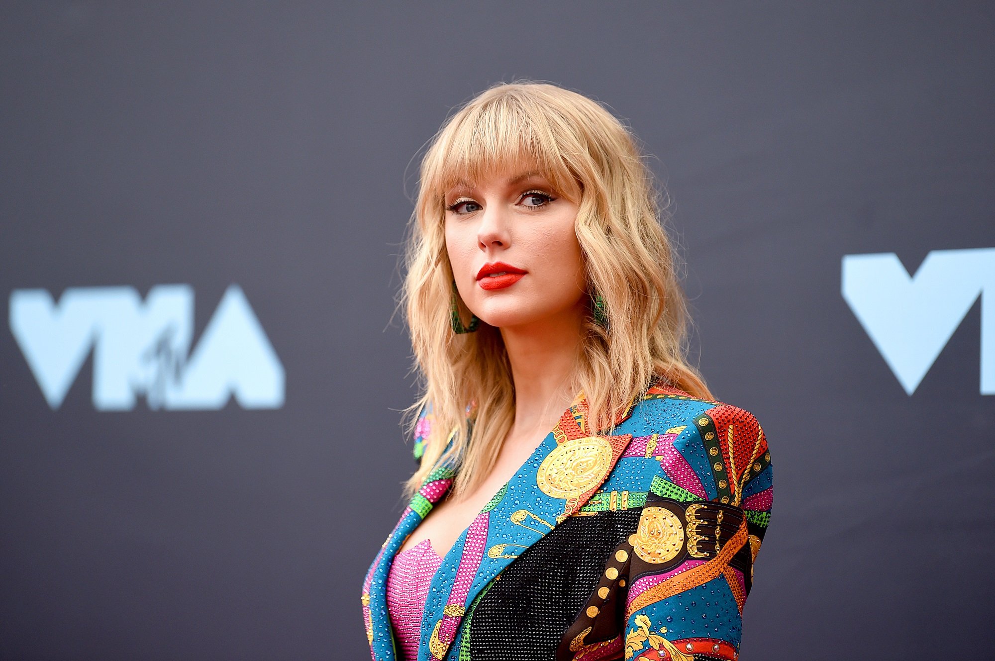 Taylor Swift looks toward the camera while attending the 2019 MTV Video Music Awards