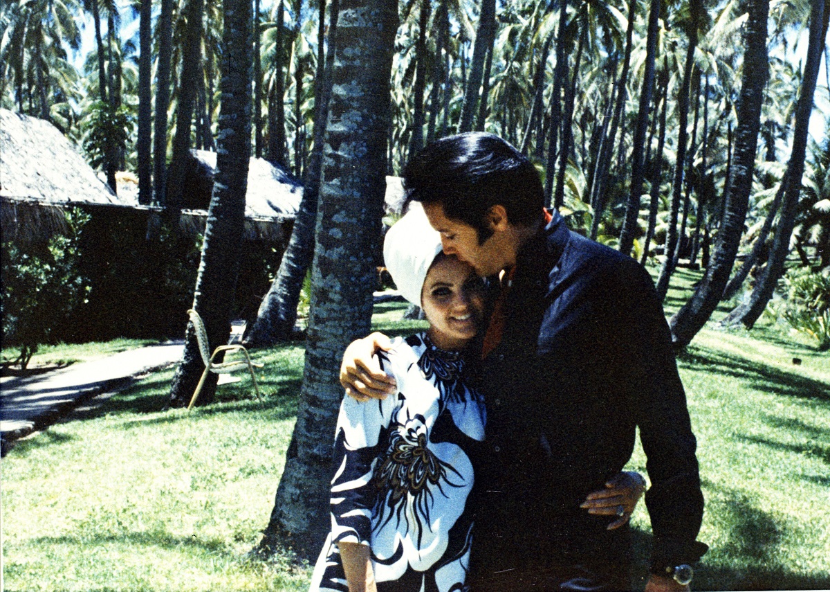 Elvis Presley kissing Priscilla Presley's forehead in Hawaii