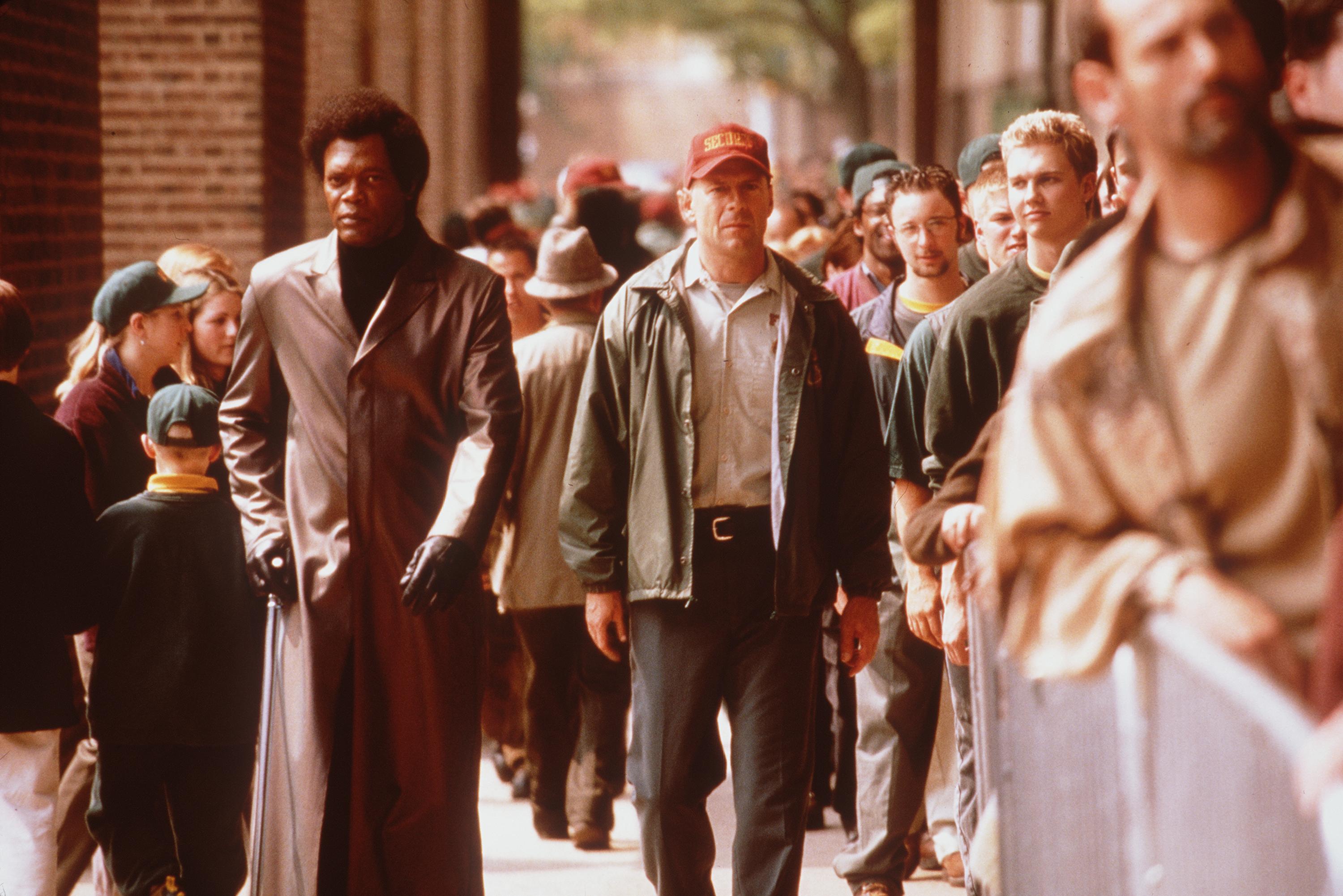 Unbreakable: Bruce Willis and Samuel L. Jackson walk down the street in Philadelphia