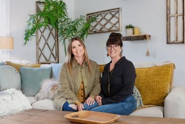 Lyndsay Lamb and Leslie Davis standing together from HGTV's 'Unsellable Houses' 