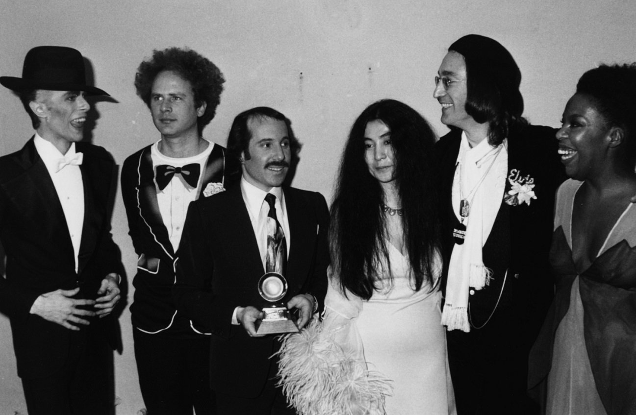 David Bowie, Art Garfunkel, Paul Simon, Yoko Ono, John Lennon and Roberta Flack pose and smile together at '75 Grammys