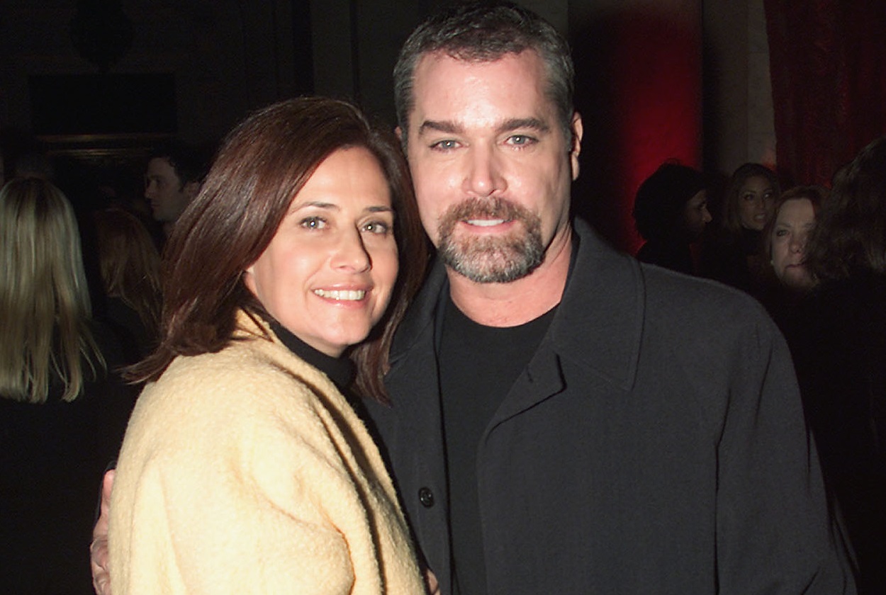 'Goodfellas' co-stars Lorraine Bracco & Ray Liotta at the premiere party for the movie 'Hannibal,' 2001