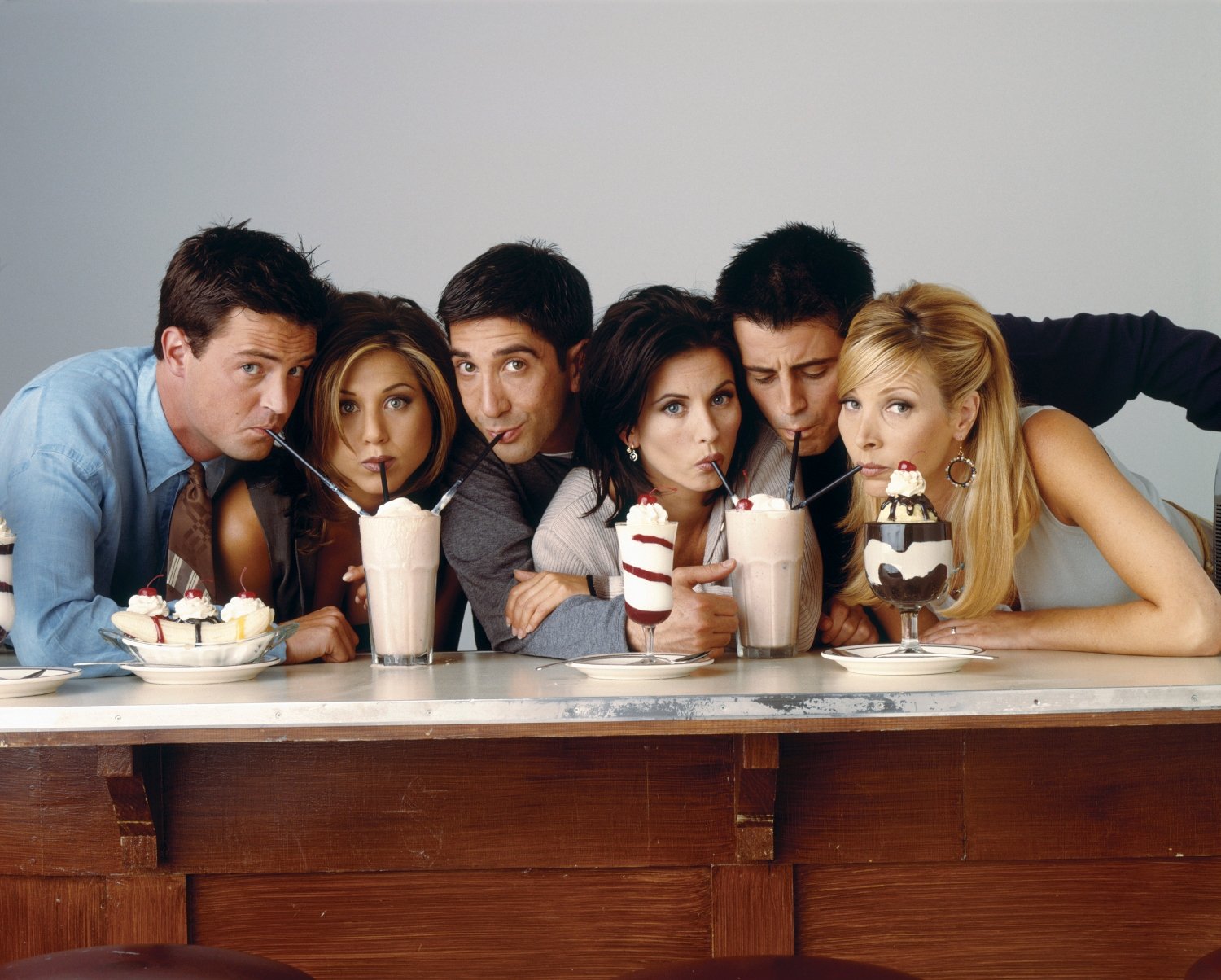 'Friends' cast with Matthew Perry, Jennifer Aniston, David Schwimmer, Courteney Cox, Matt Le Blanc, Lisa Kudrow