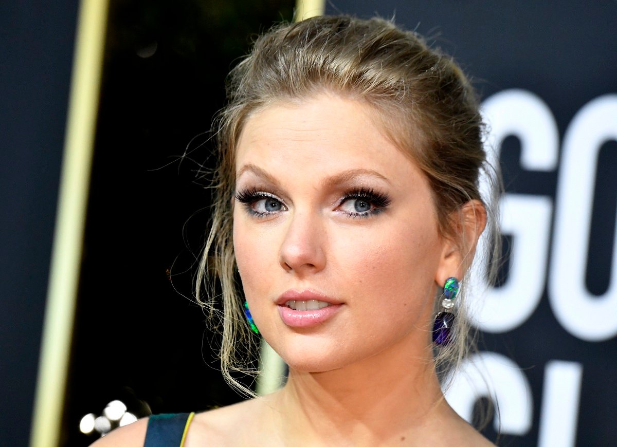 Taylor Swift with her hair pulled back at the 2020 Golden Globes