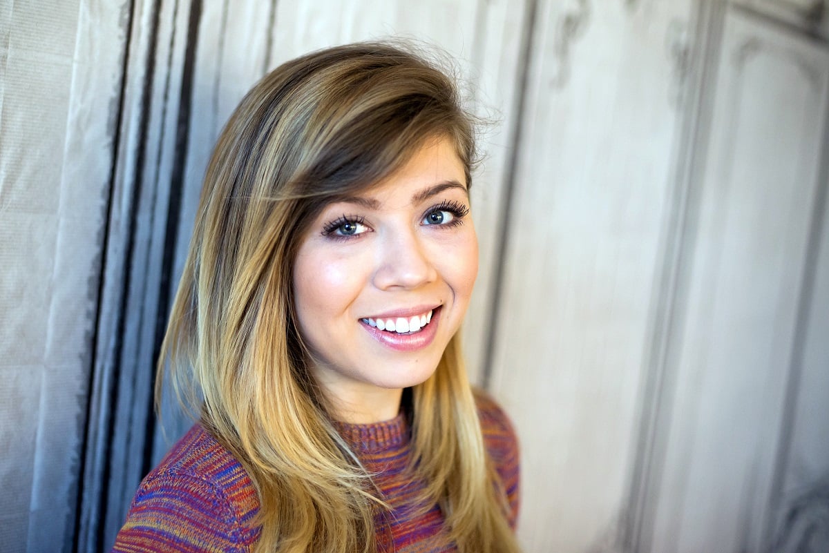 Jennette McCurdy smiling