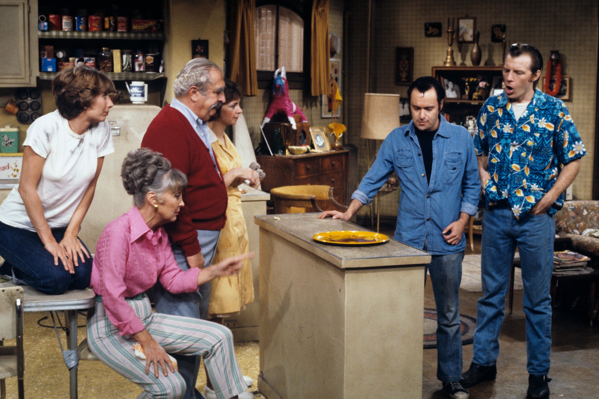 Penny Marshall, Betty Garrett, Phil Foster, Cindy Williams, David L. Lander, Michael McKean