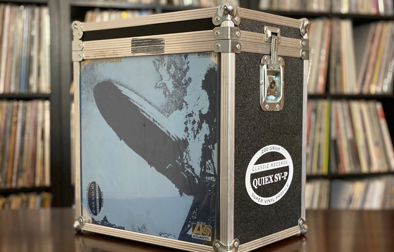 Picture of the 'Led Zeppelin' album  cover on a metal case box set