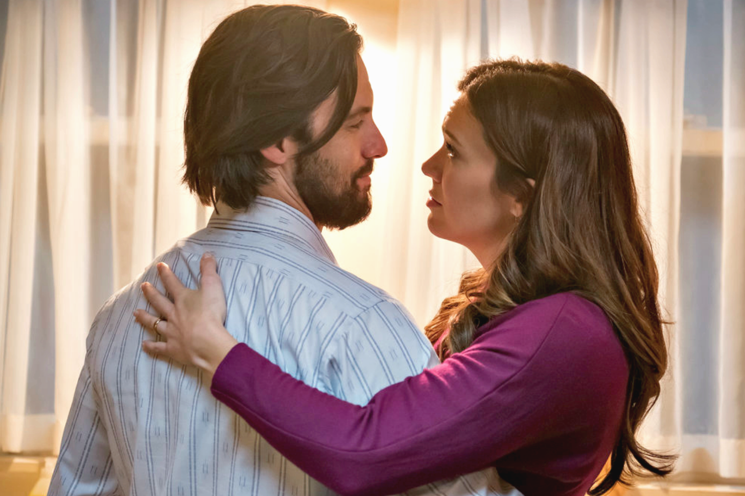 Mandy Moore and Milo Ventimiglia embrace as Rebecca and Jack Pearson on 'This Is Us