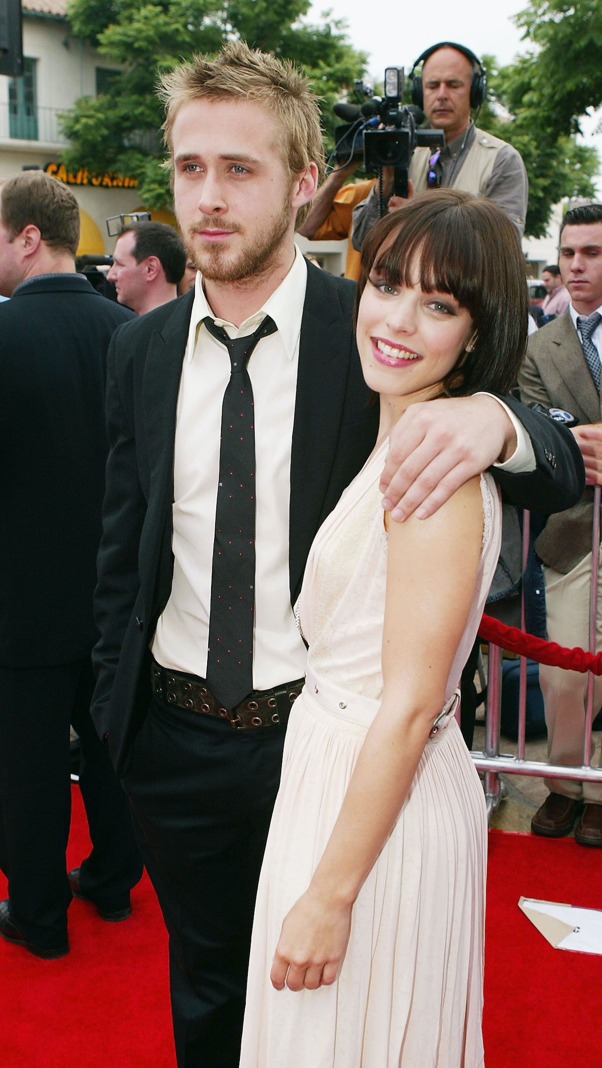 Actors Ryan Gosling (L) and Rachel McAdams pose at the premiere of New Lines' 'The Notebook' at the Village Theatre on June 21, 2004 in Los Angeles