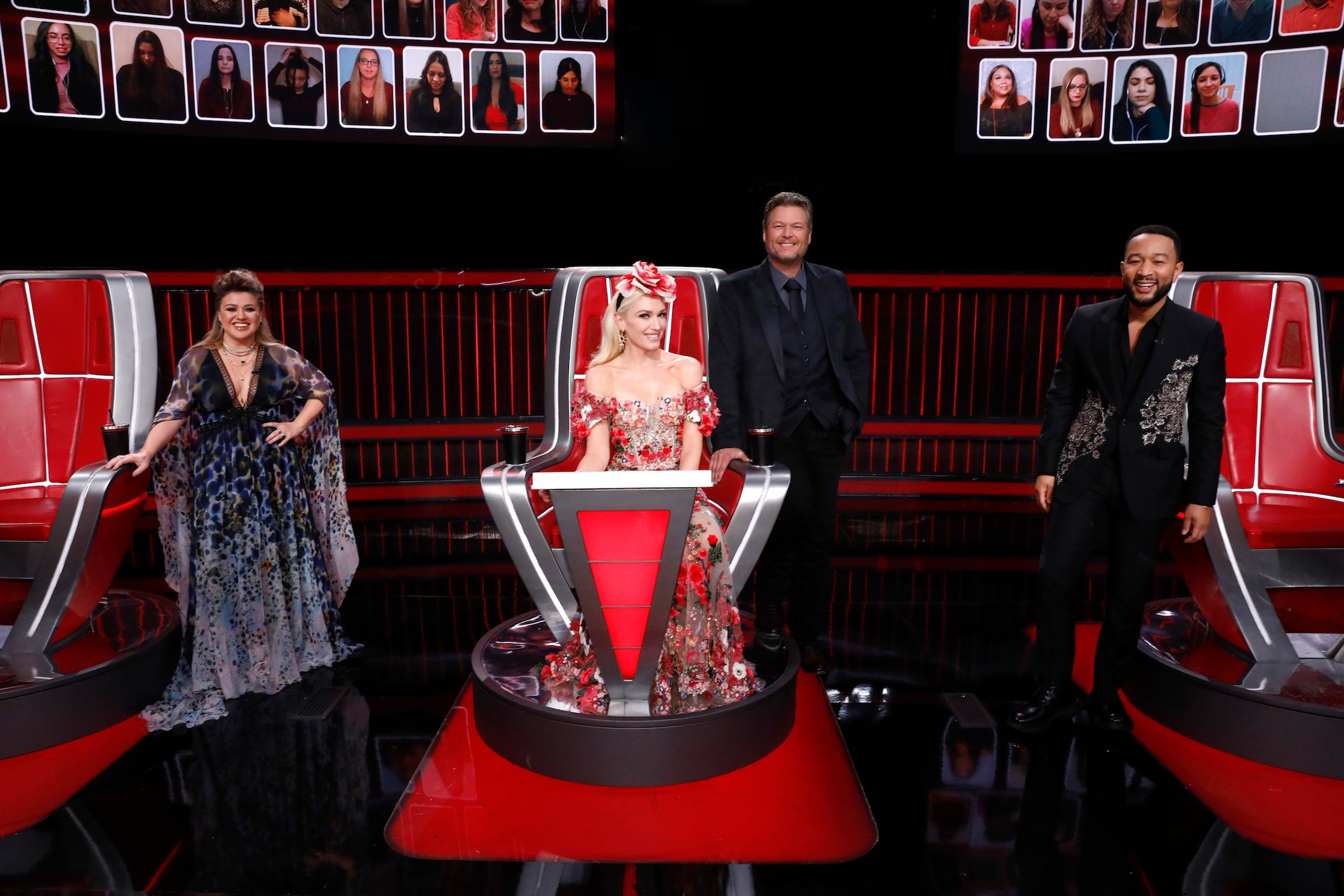 Kelly Clarkson, Gwen Stefani, Blake Shelton, and John Legend all sitting together as judges on 'The Voice'