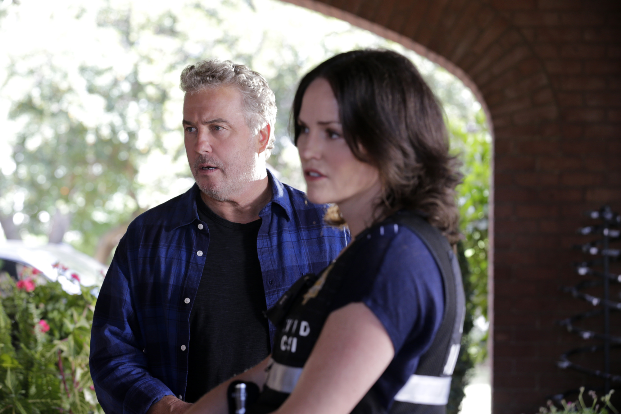 Gil Grissom and Sara Sidle looking to the left in an episode of CSI