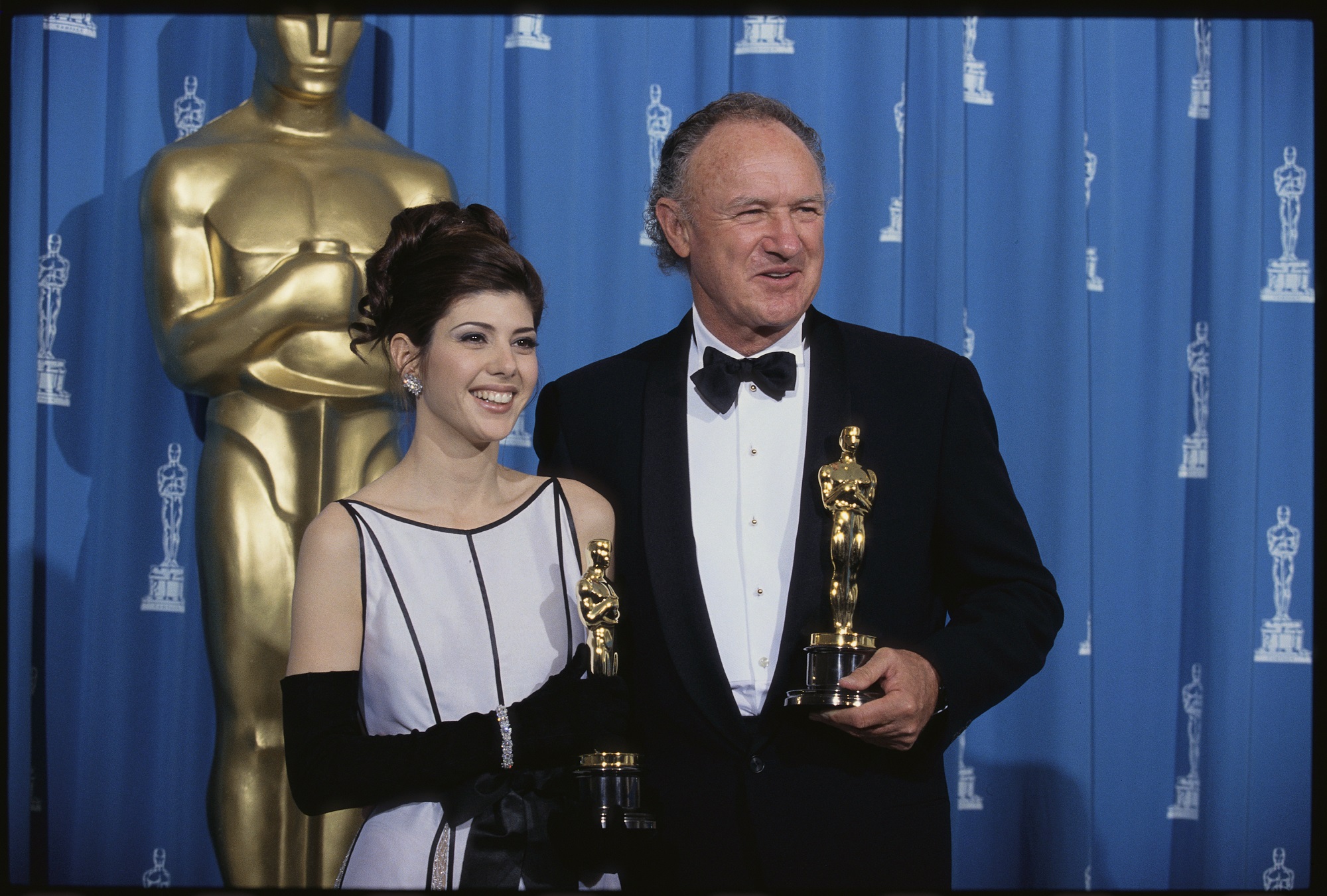 1993 Oscar nominees Marisa Tomei and Gene Hackman holding Oscars