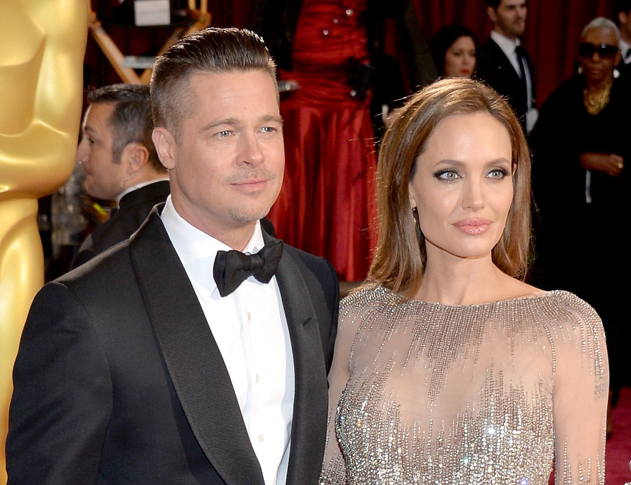 Brad Pitt and Angelina Jolie standing next together