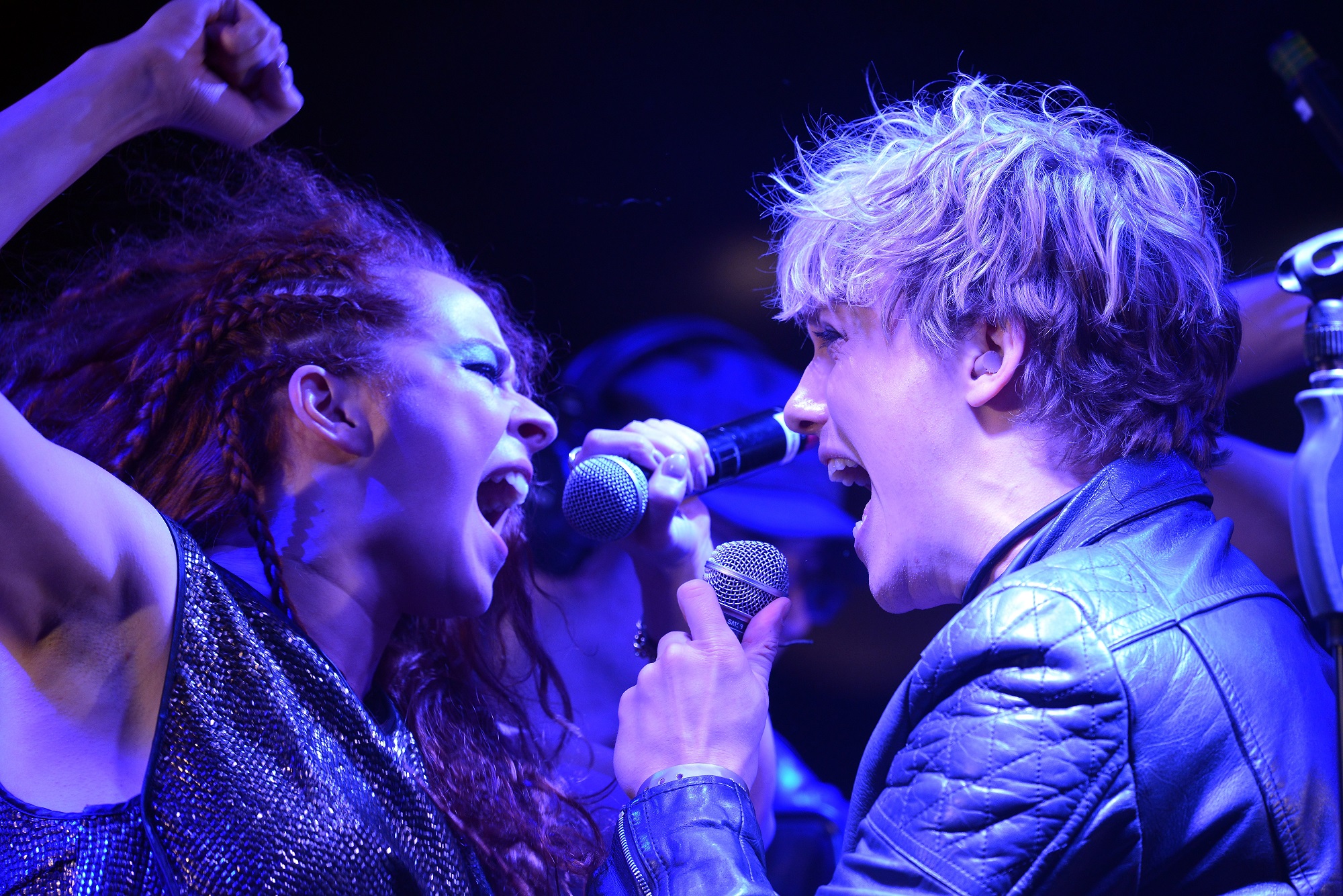 Christina Bennington and Andrew Polec sing at each other