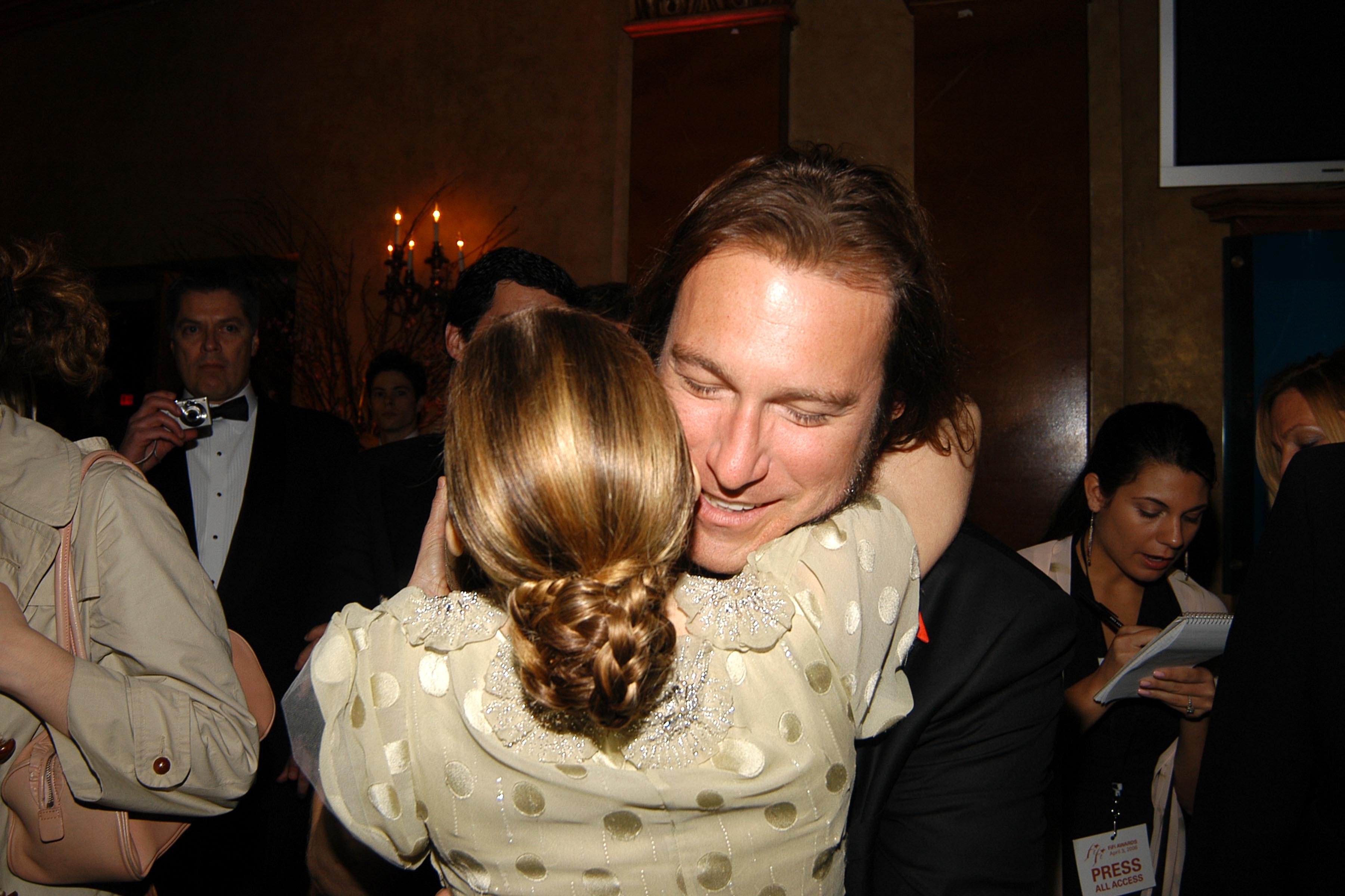 John Corbett and Sarah Jessica Parker embrace at the Fragrance Foundation Presents the 34th Annual FIFI Awards in 2006