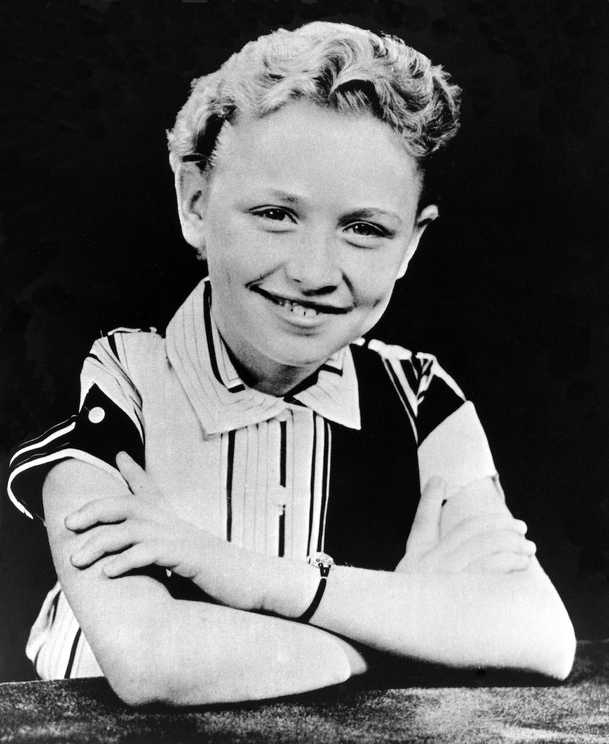 Dolly Parton poses for a photo in 1955