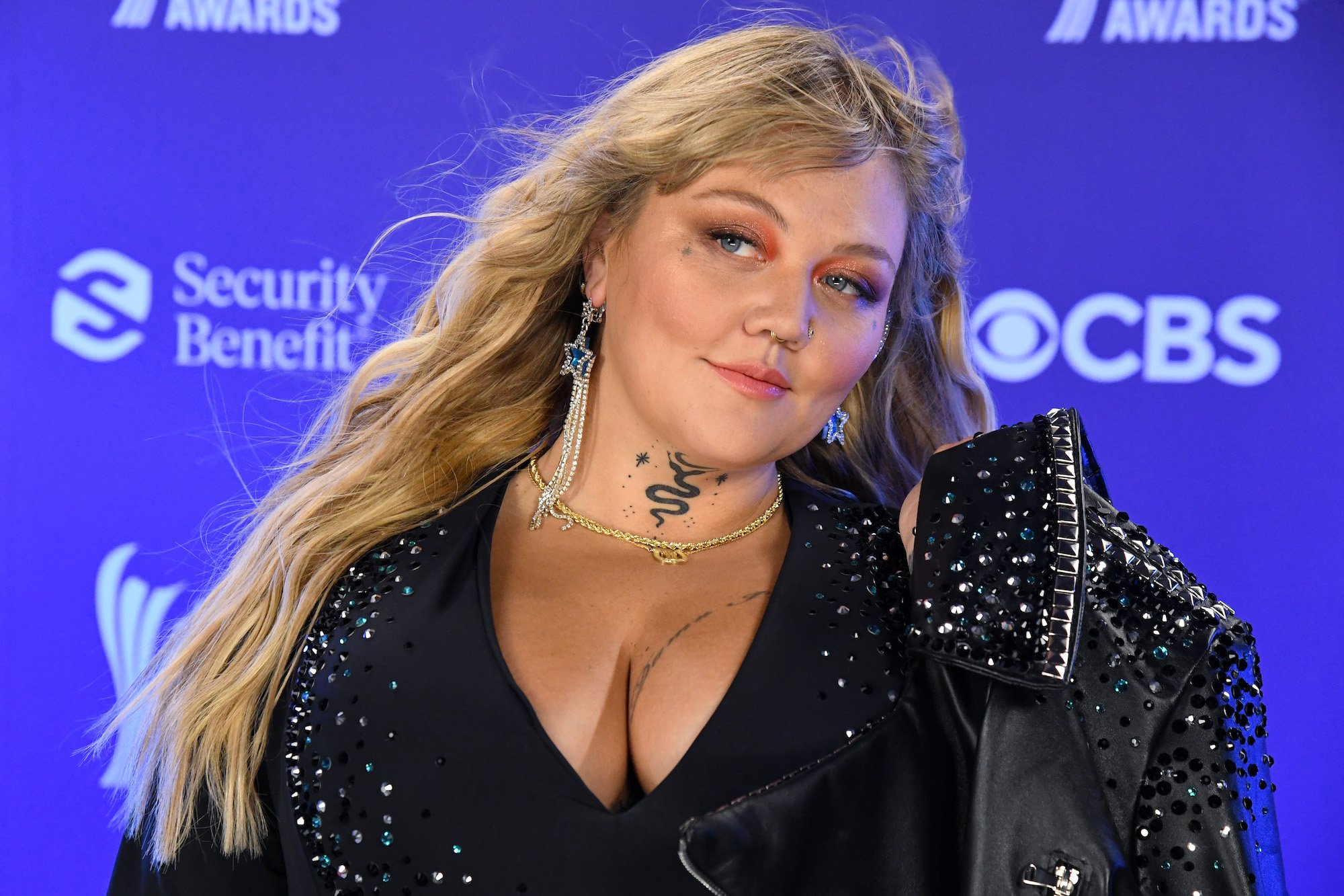 why-singer-elle-king-doesn-t-use-her-famous-father-s-last-name