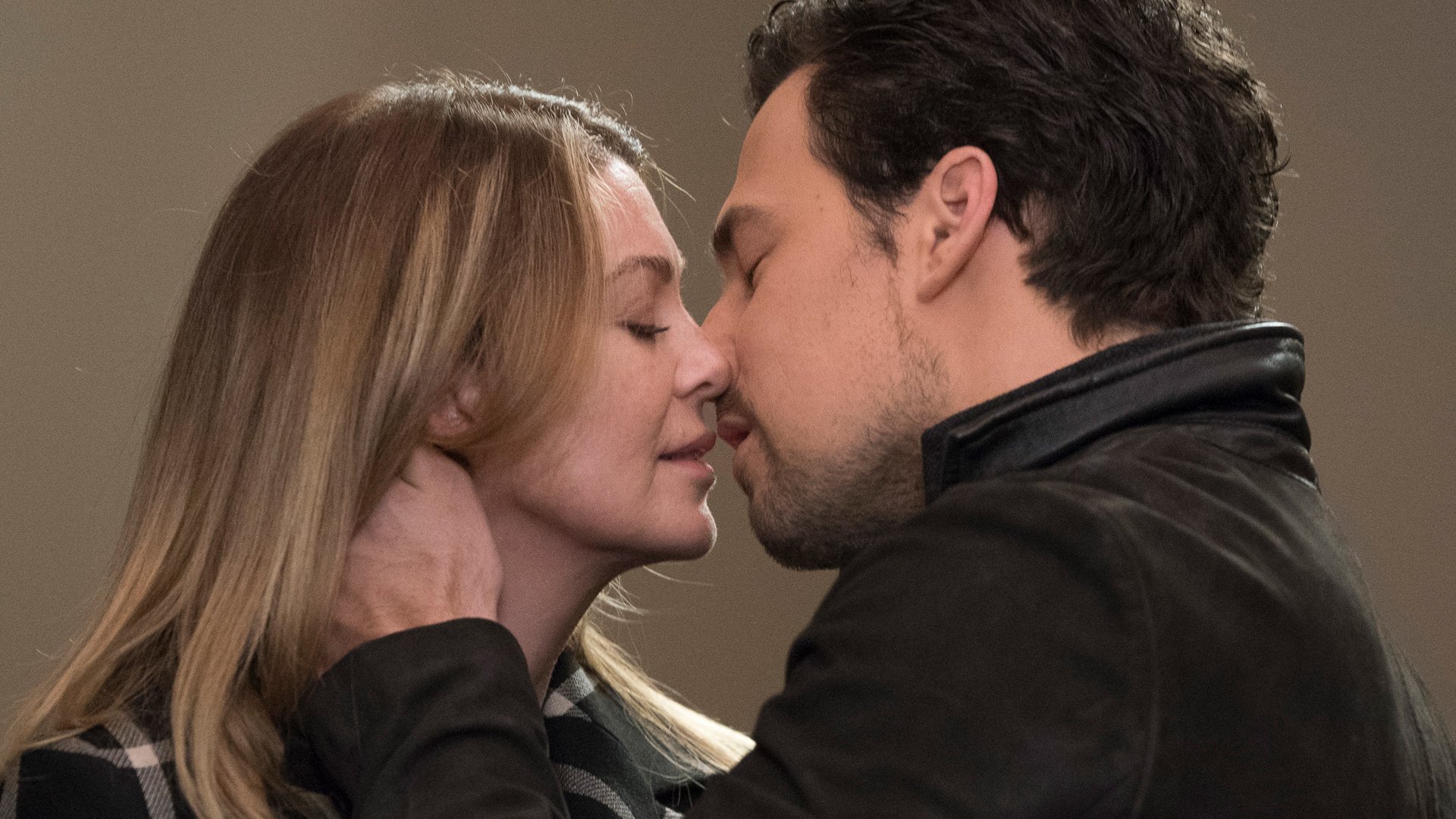 Ellen Pompeo as Meredith Grey kissing Giacomo Gianniotti as Andrew DeLuca in ‘Grey’s Anatomy’ Season 15