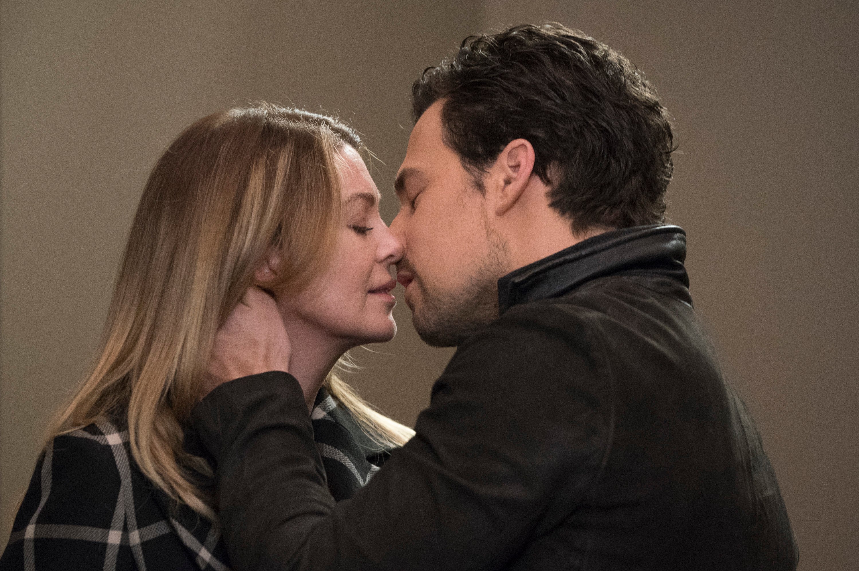 Grey's Anatomy stars Ellen Pompeo as Meredith and Giacomo Gianniotti as DeLuca kissing.