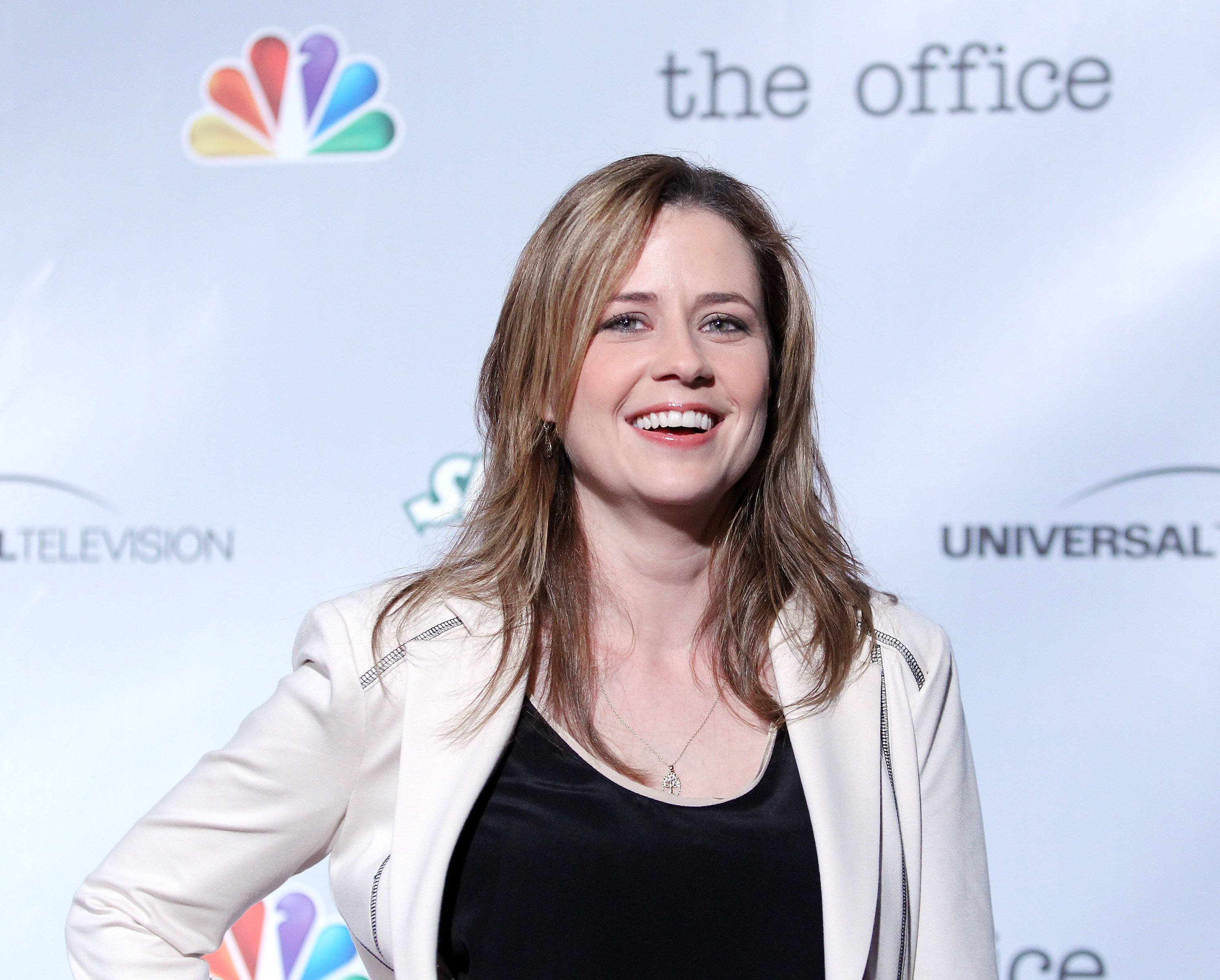 Jenna Fischer smiles for cameras as she arrives at 'The Office' series finale wrap party held at Unici Casa Gallery on March 16, 2013 in Culver City, California
