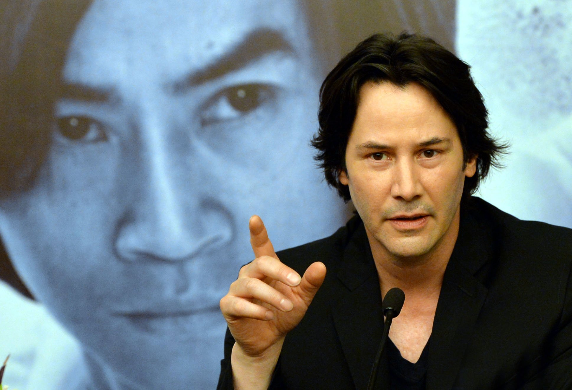 Keanu Reeves makes a point at a Man of Tai Chi press conference