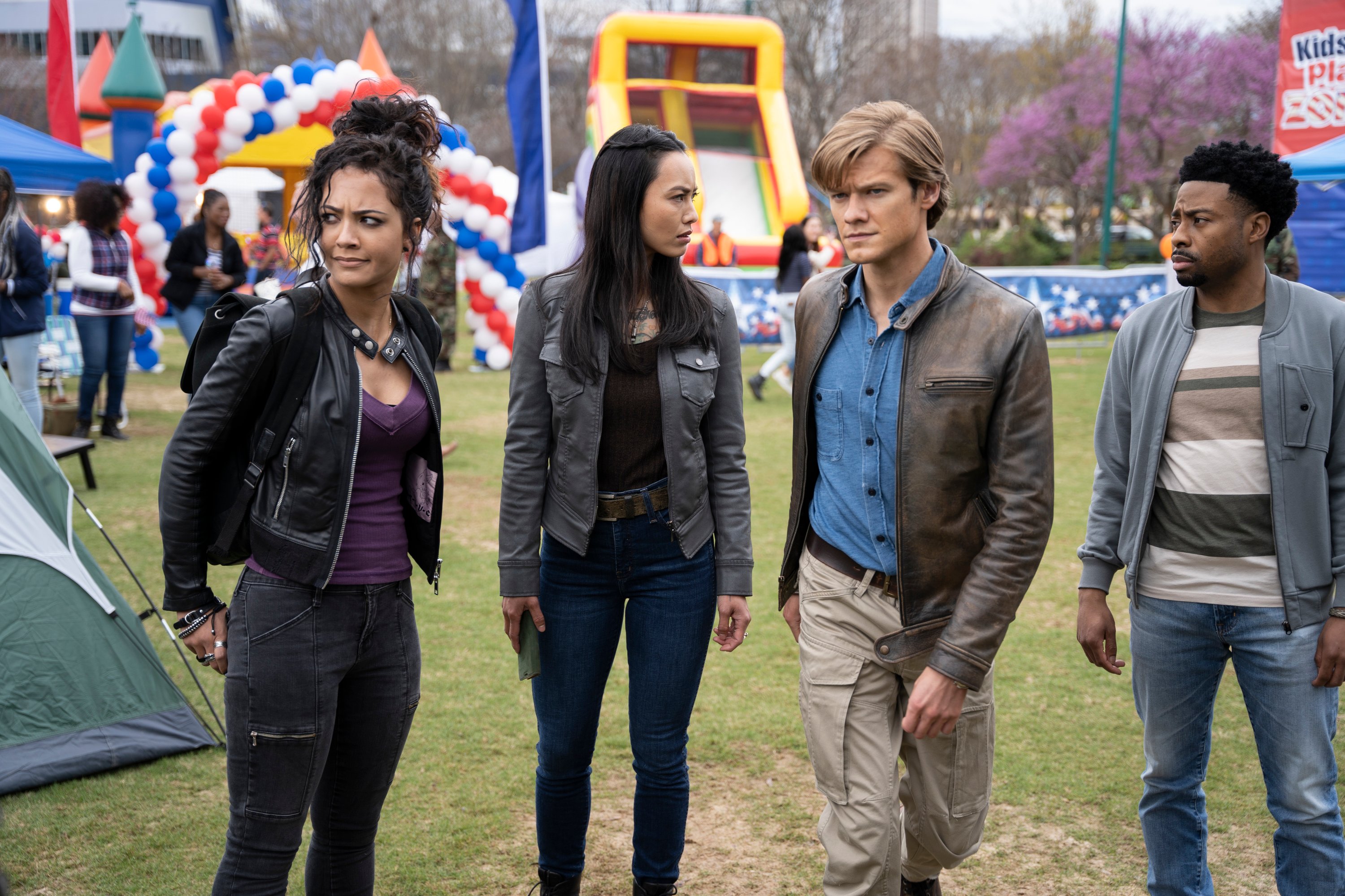 MacGyver cast members at fair in a scene from the show's series finale