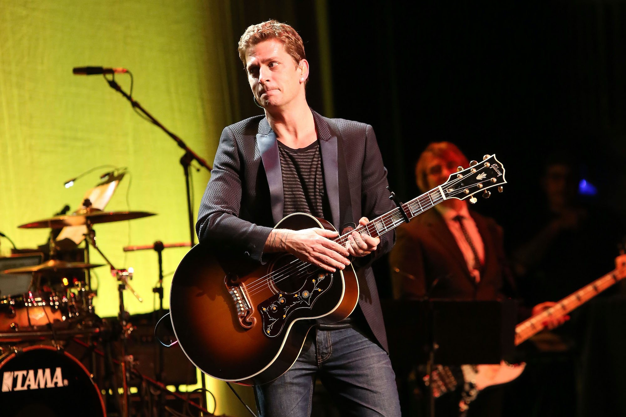 Rob Thomas of Matchbox Twenty performing