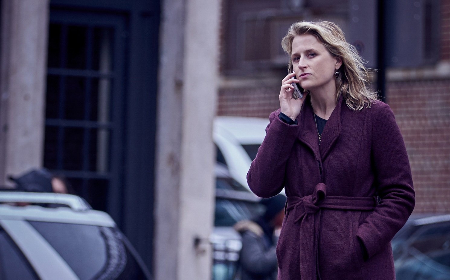 Meryl Streep's daughter Mamie Gummer talks on a cell phone