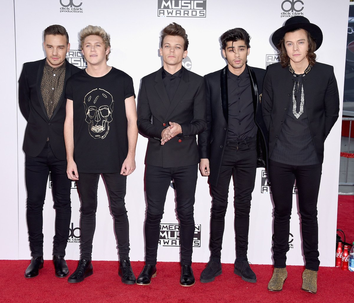 One Direction posing on the red carpet at the 2014 American Music Awards
