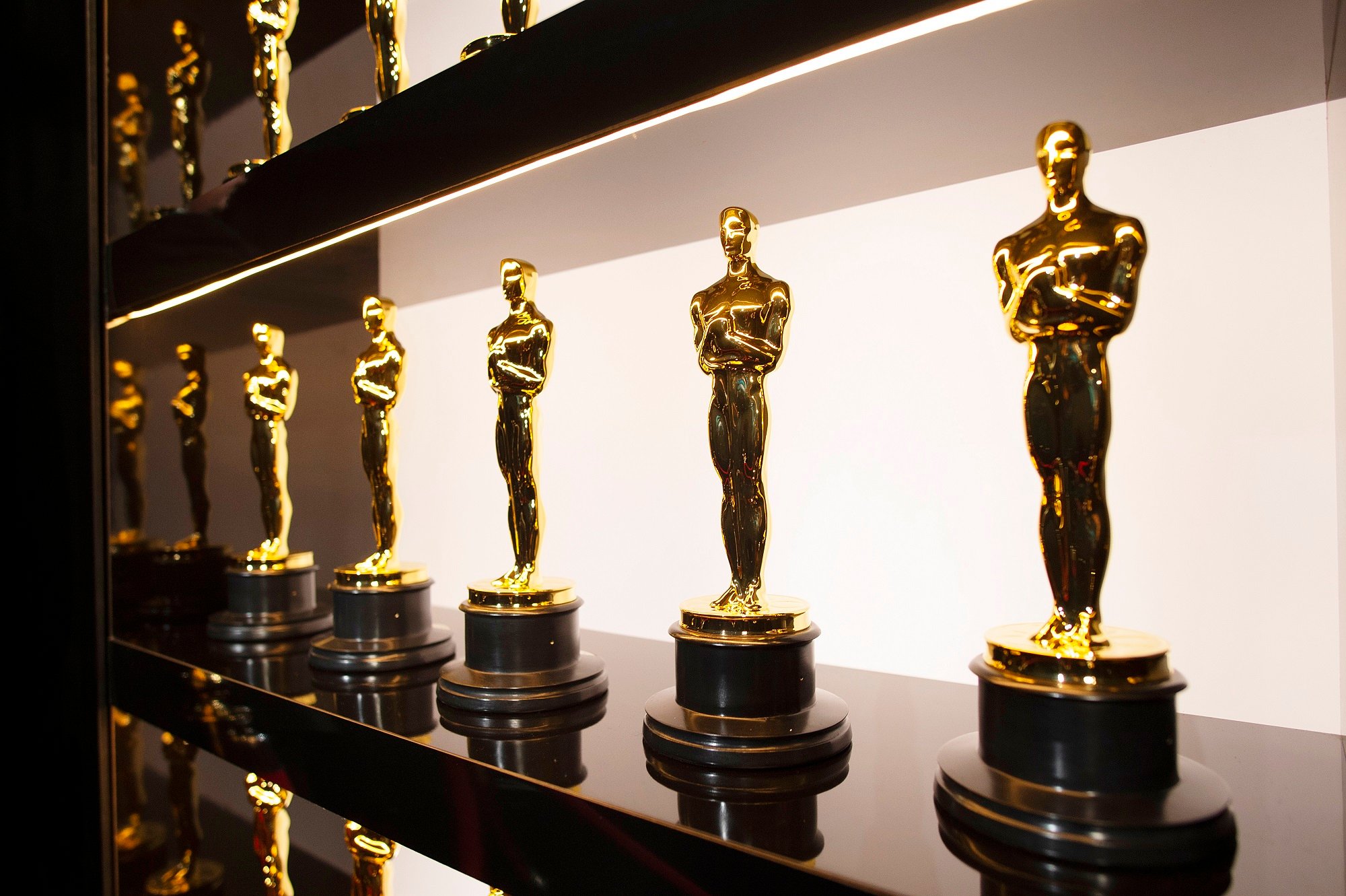 Oscar statues in a row